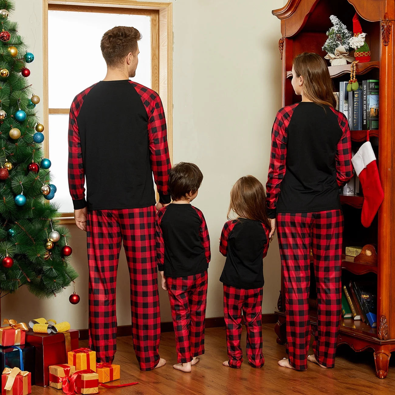 Merry Christmas Pajamas Letter Antler Print Plaid Splice Family Matching Pajamas Sets for Men, Red Plaid, L